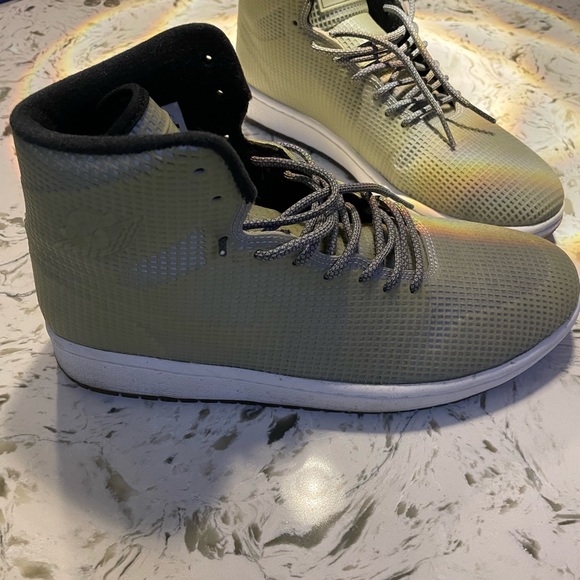 Mens air Jordan 1’s glow in the dark limited edition sneaker size 8.5 - Picture 1 of 4